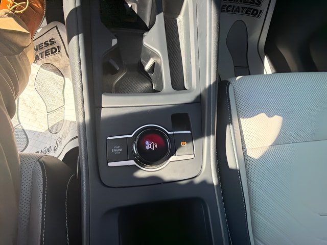 Certified 2025 Volkswagen Tiguan SE FWD image 17