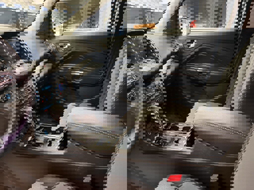 Used 2019 Ford Escape SE image 13