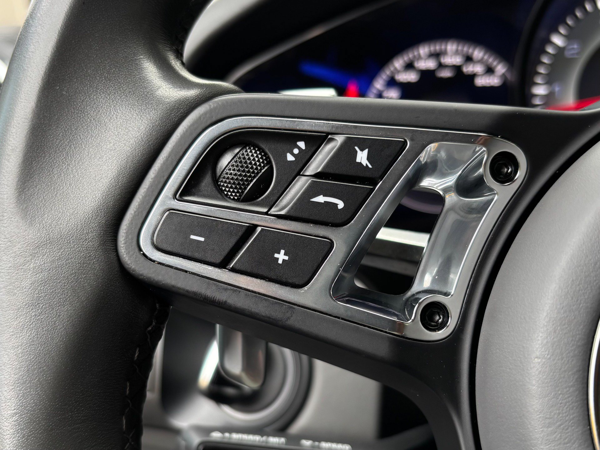 Used 2023 Porsche Cayenne Turbo AWD/4WD image 50