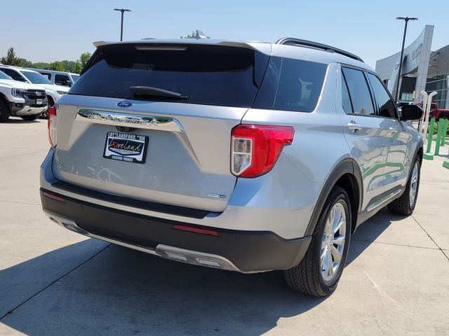 Used 2020 Ford Explorer XLT w/ Equipment Group 202A AWD/4WD image 3