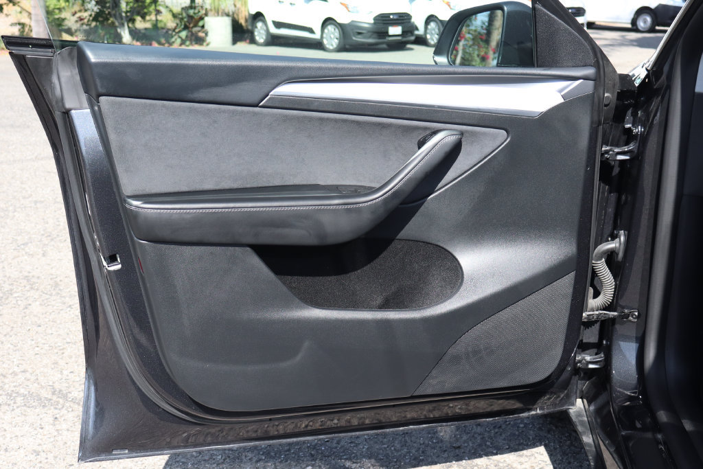 Used 2025 Tesla Model Y Long Range RWD image 14