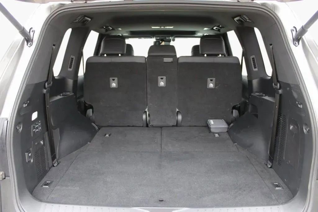 Used 2023 Lexus LX 600 4WD w/ Appearance Package image 37