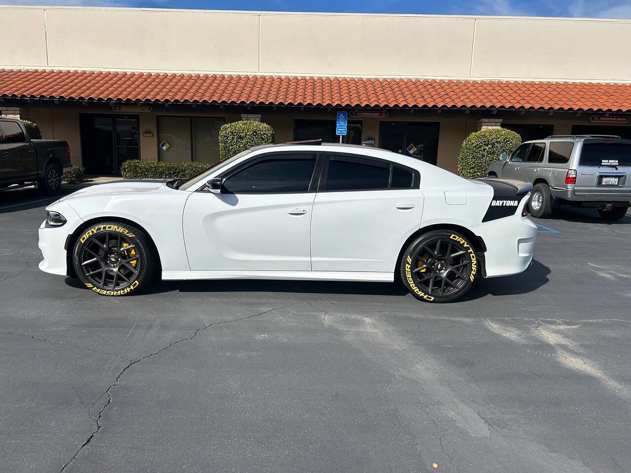 Used 2017 Dodge Charger R/T image 2