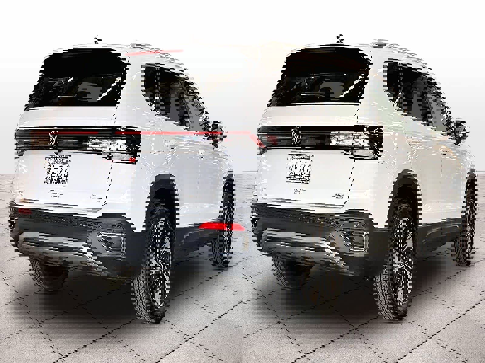 Used 2025 Volkswagen Taos SE w/ Panoramic Sunroof Package image 15