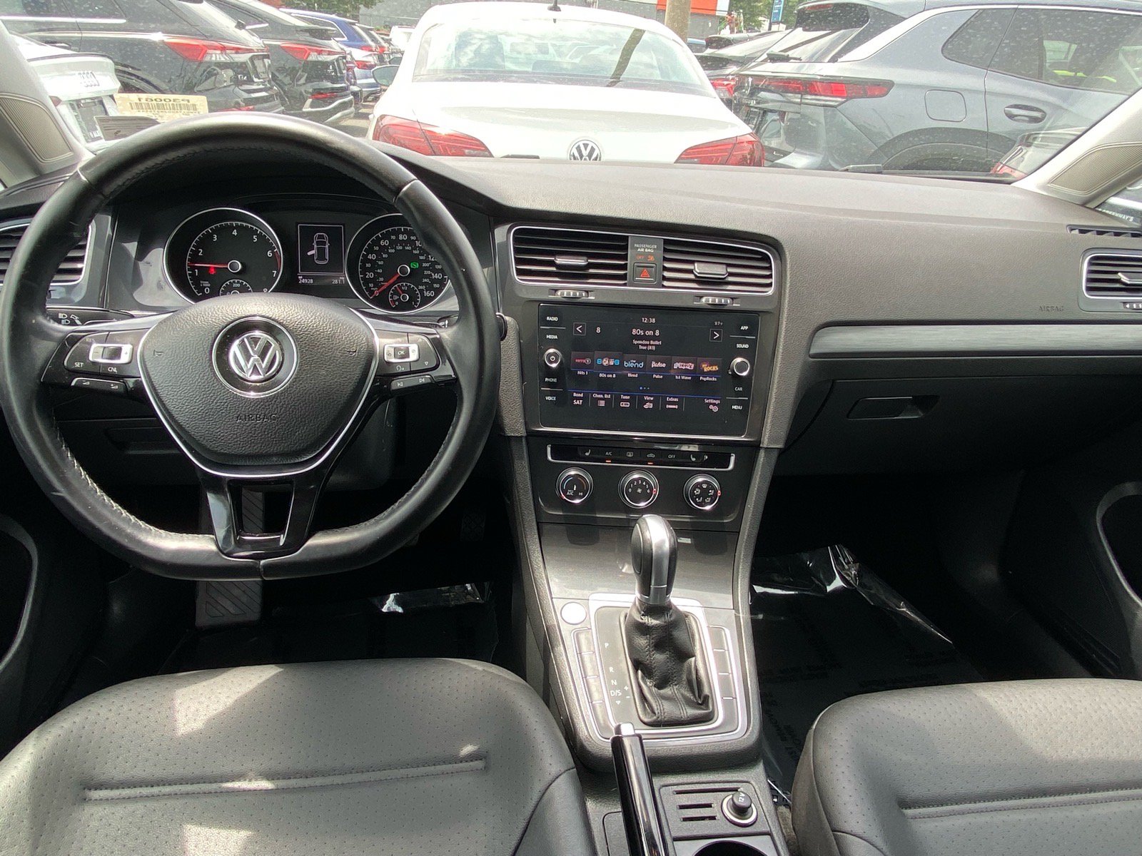 Used 2018 Volkswagen Golf SE FWD image 9
