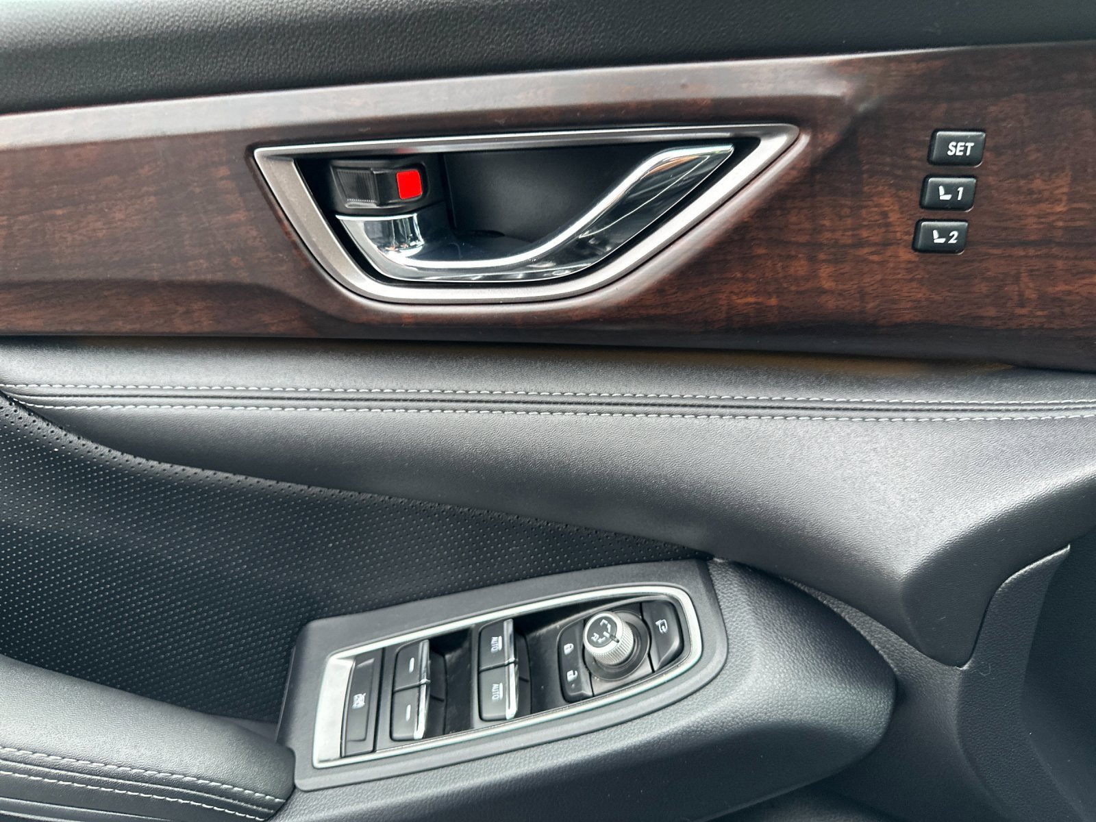 Used 2023 Subaru Ascent Touring image 5