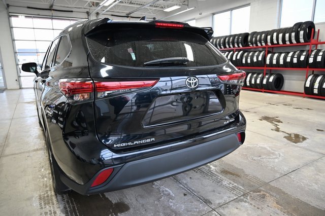 Used 2021 Toyota Highlander XLE image 7