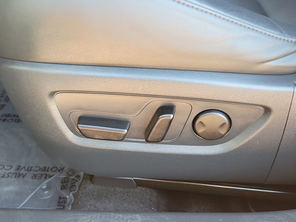 Certified 2025 MAZDA CX-30 AWD 2.5 S w/ Premium Package image 17