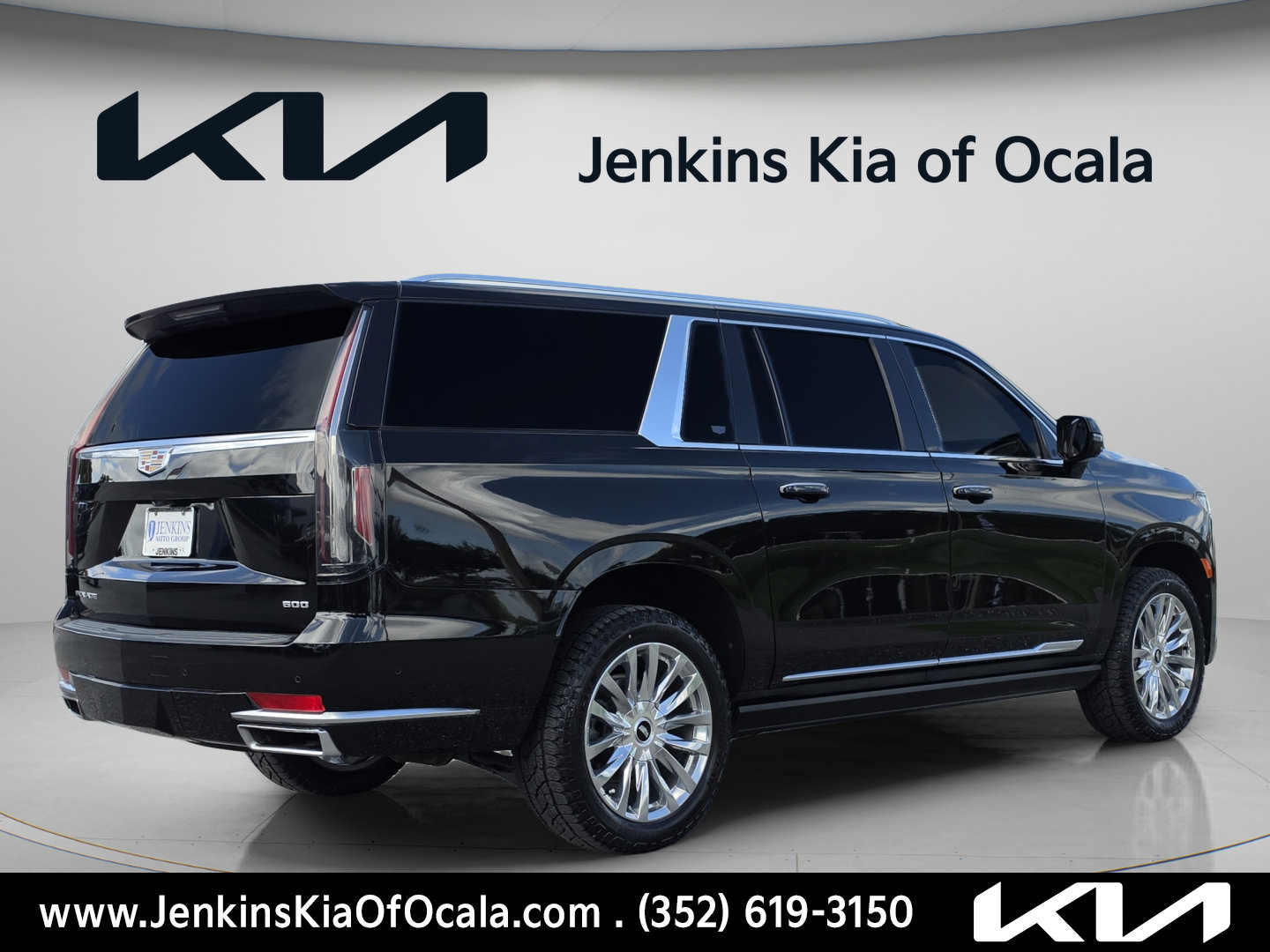 Used 2023 Cadillac Escalade ESV Premium Luxury w/ Performance Package AWD/4WD image 5