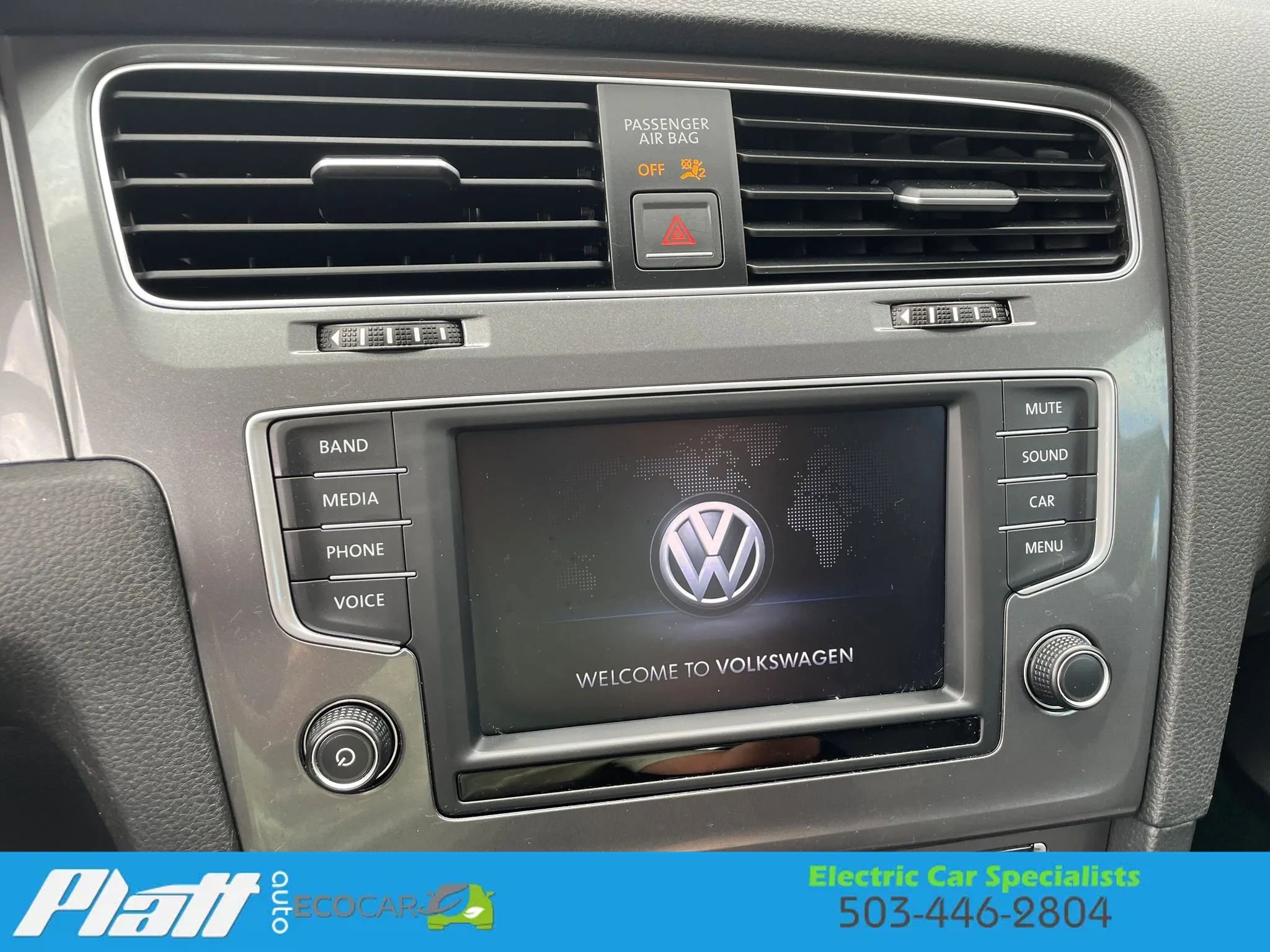 Used 2016 Volkswagen e-Golf SE w/ DC Fast Charging Package FWD image 24