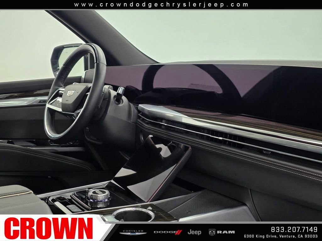 Used 2025 Cadillac Escalade ESV Premium Luxury image 16