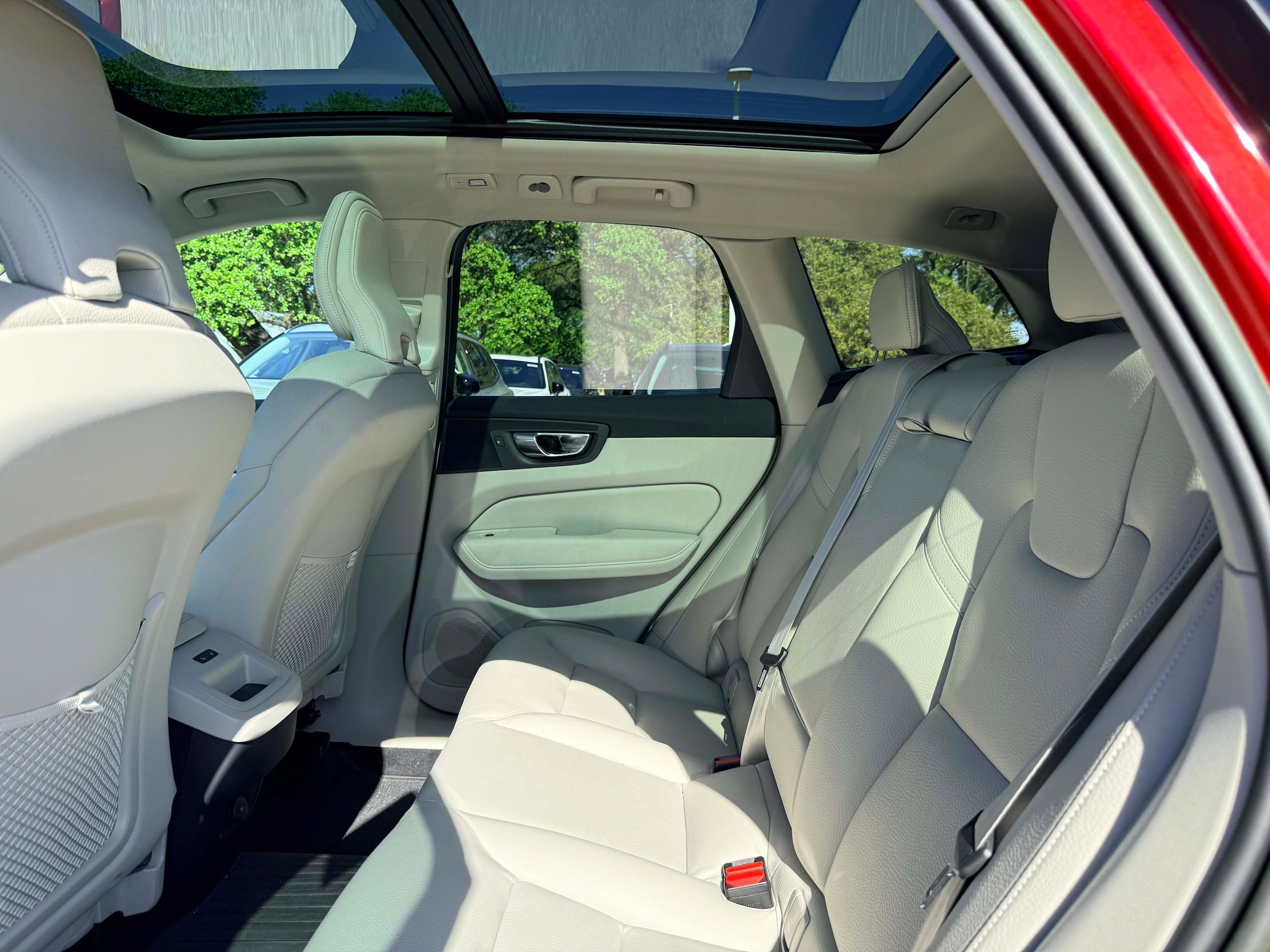 Certified 2023 Volvo XC60 B5 Plus w/ Climate Package image 11