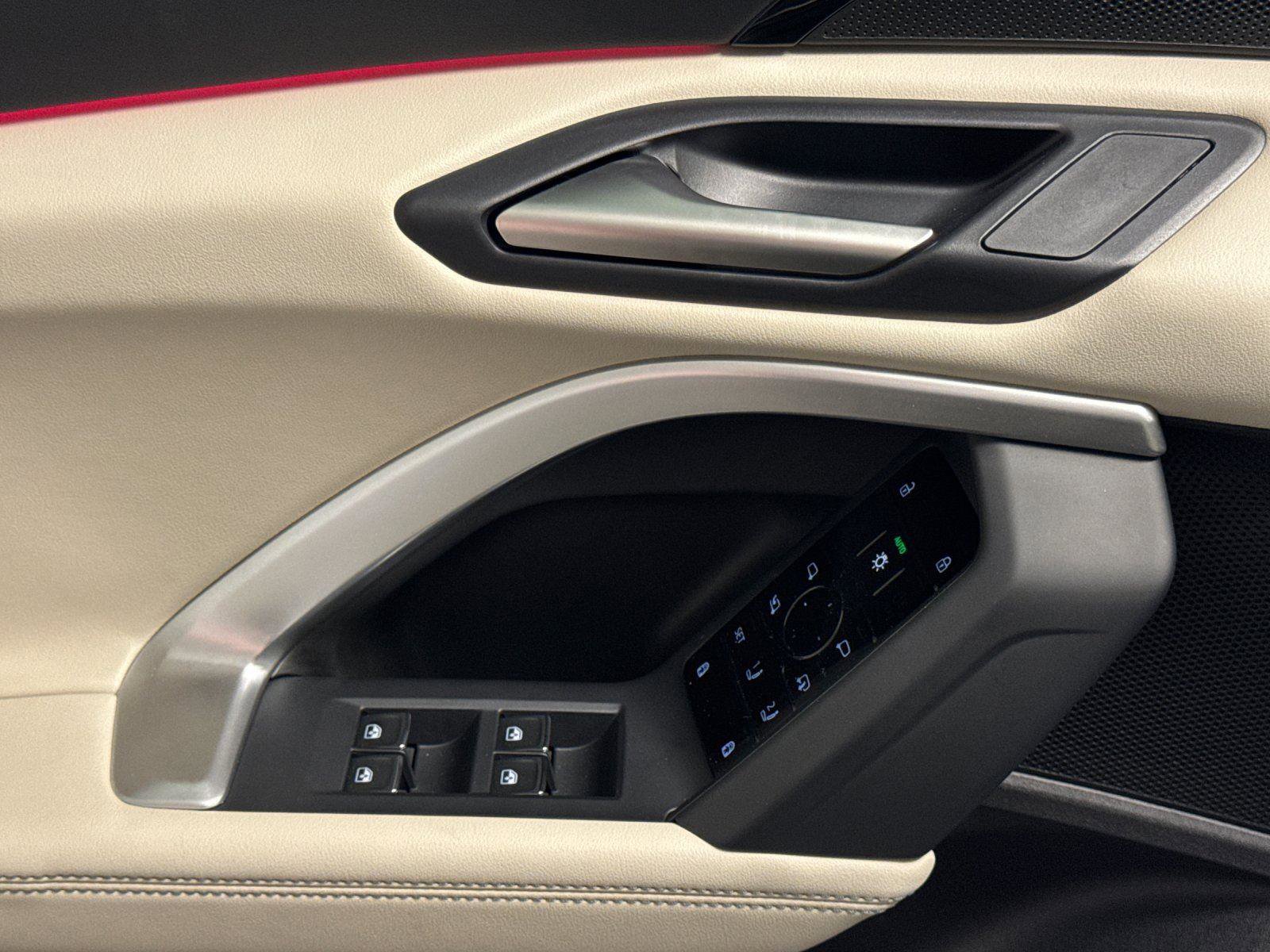 Certified 2025 Audi Q5 Premium w/ Convenience Package image 11