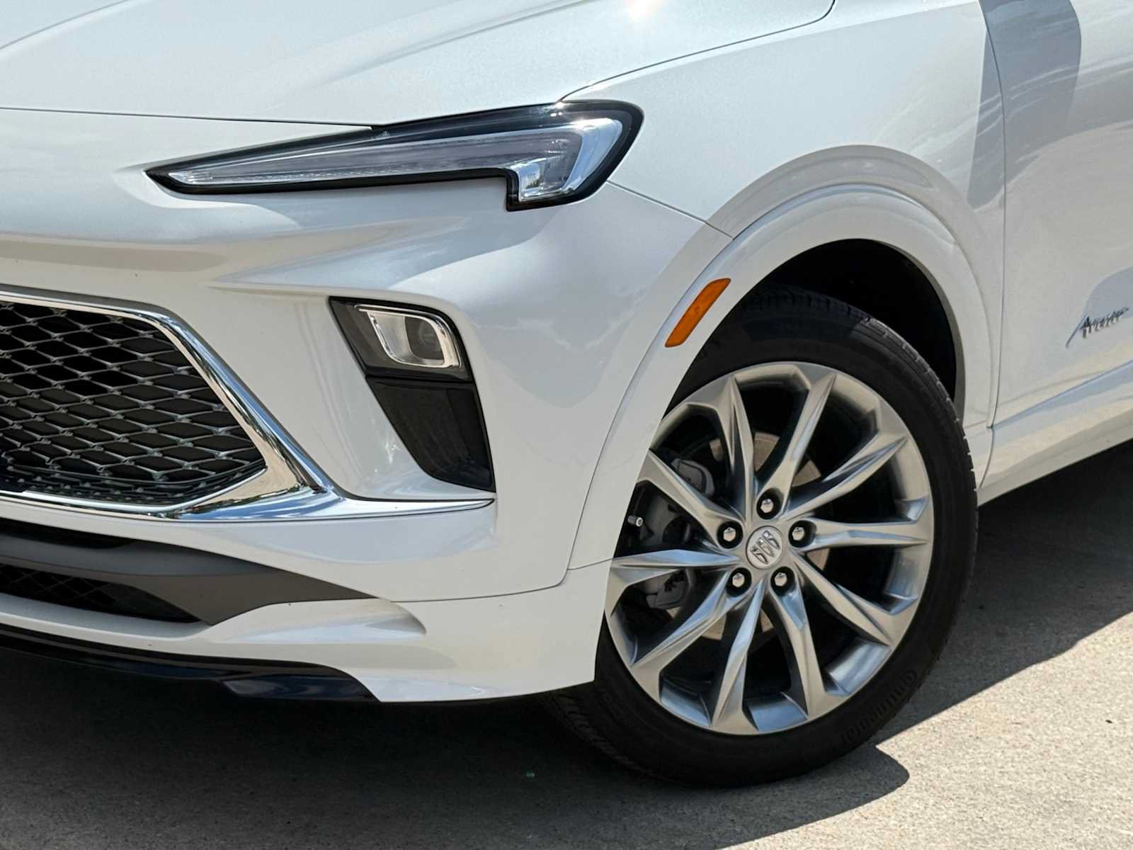 Used 2025 Buick Encore GX Avenir w/ Avenir Technology Package FWD image 5