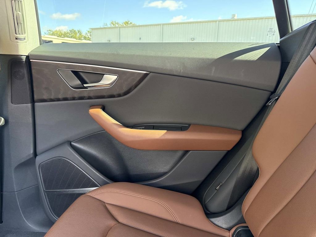 Used 2022 Audi Q8 Premium Plus image 15