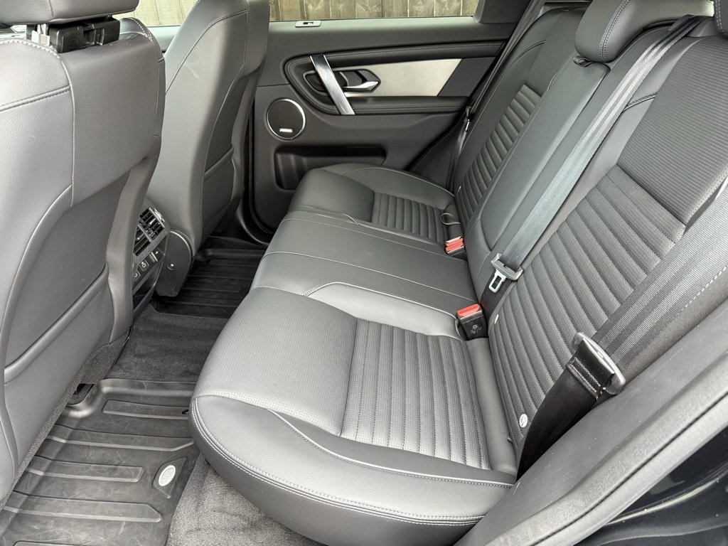 Certified 2025 Land Rover Discovery Sport Dynamic SE image 33
