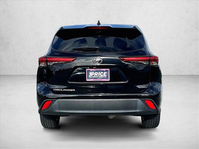 Used 2020 Toyota Highlander L FWD image 4