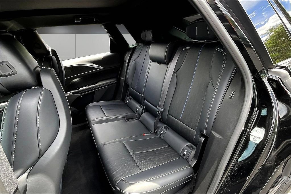 Certified 2024 Cadillac Lyriq Luxury AWD/4WD image 22