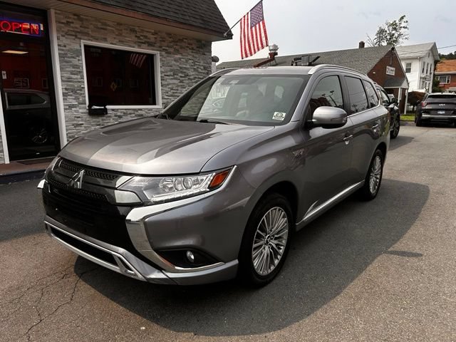 Used 2022 Mitsubishi Outlander 4WD Plug-In Hybrid image 1