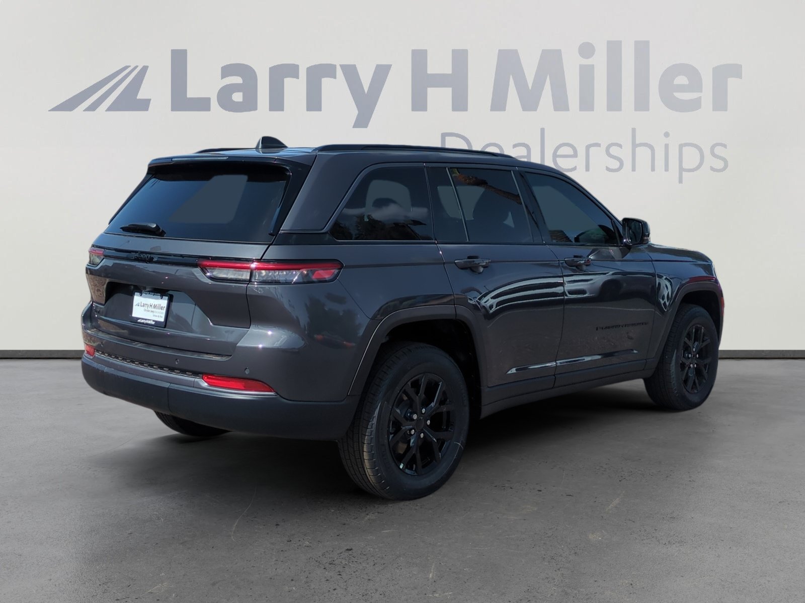 New 2026 Jeep Grand Cherokee Altitude AWD/4WD image 5