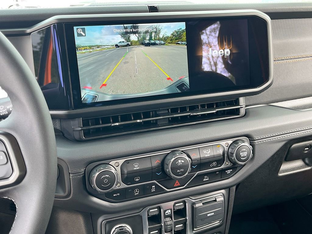 Certified 2025 Jeep Gladiator Mojave image 13