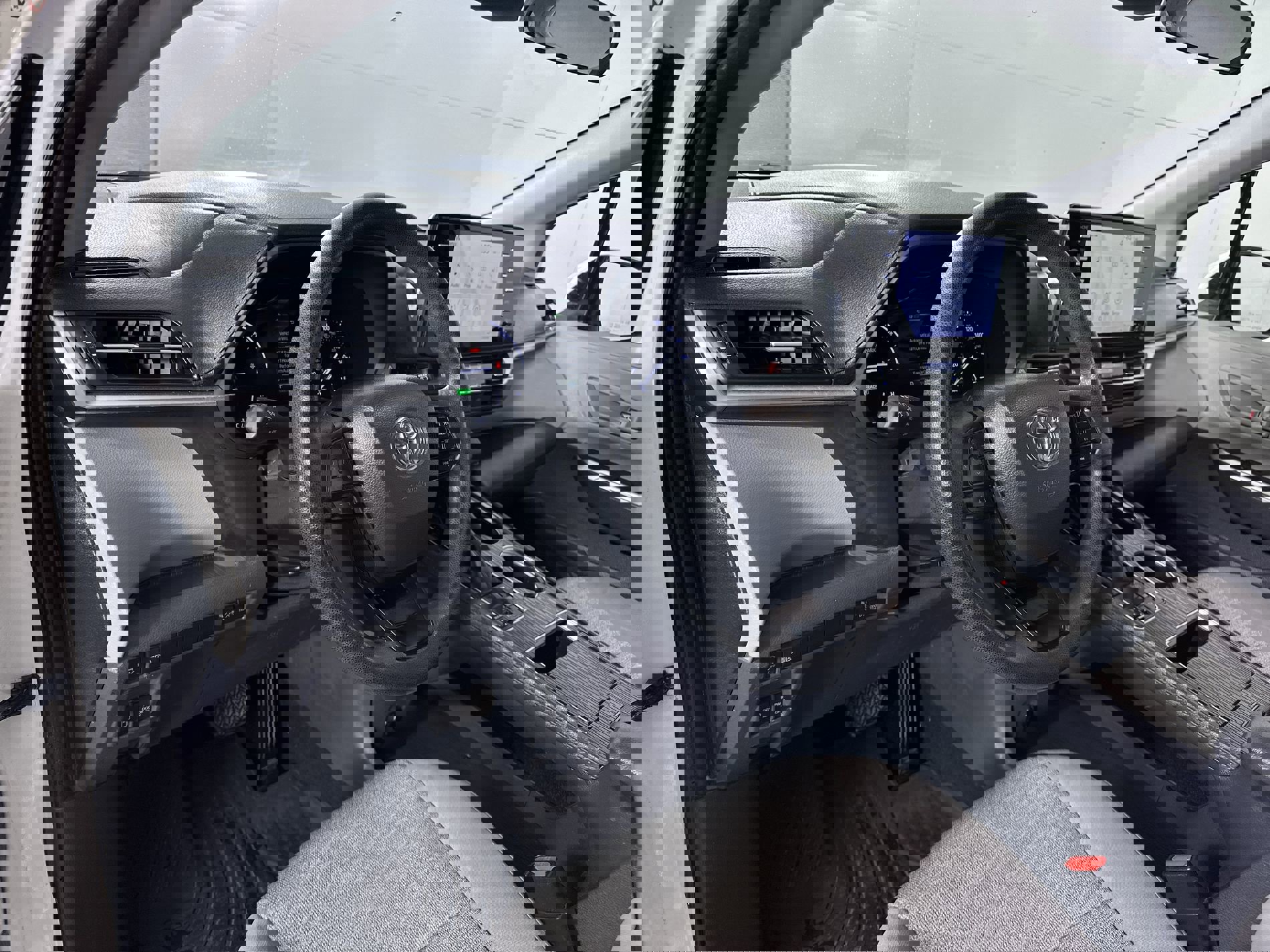 Used 2022 Toyota Sienna LE image 45