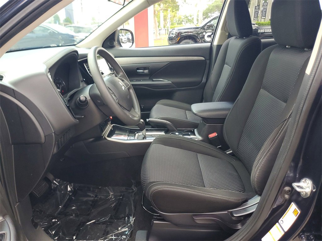 Used 2018 Mitsubishi Outlander ES image 16