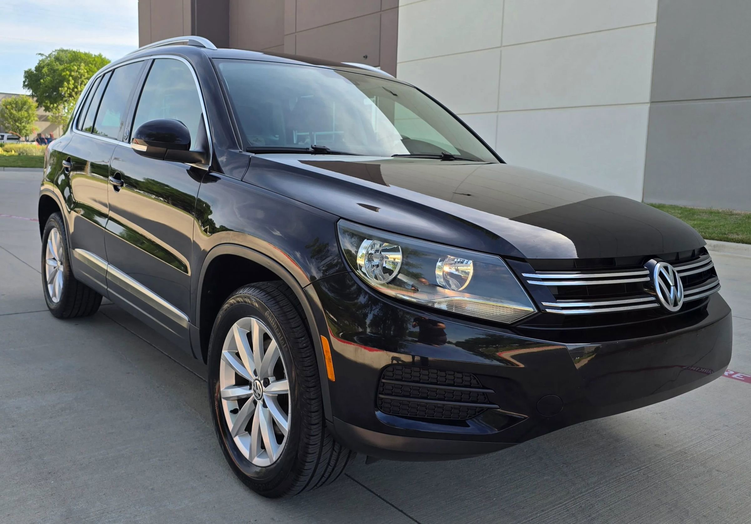 Used 2017 Volkswagen Tiguan Wolfsburg Edition AWD/4WD image 4