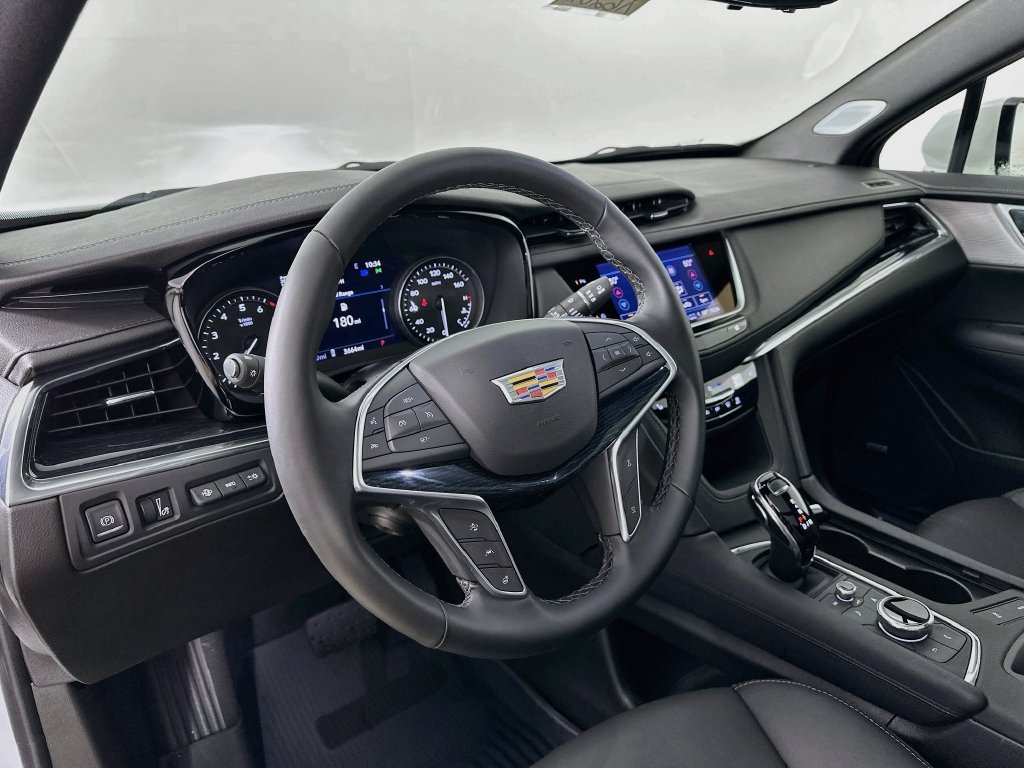 New 2026 Cadillac XT5 Premium Luxury w/ LPO, Floor Liner Package AWD/4WD image 9