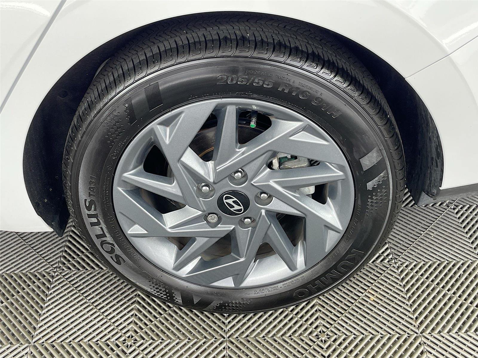 Used 2025 Hyundai Elantra Hybrid FWD image 24