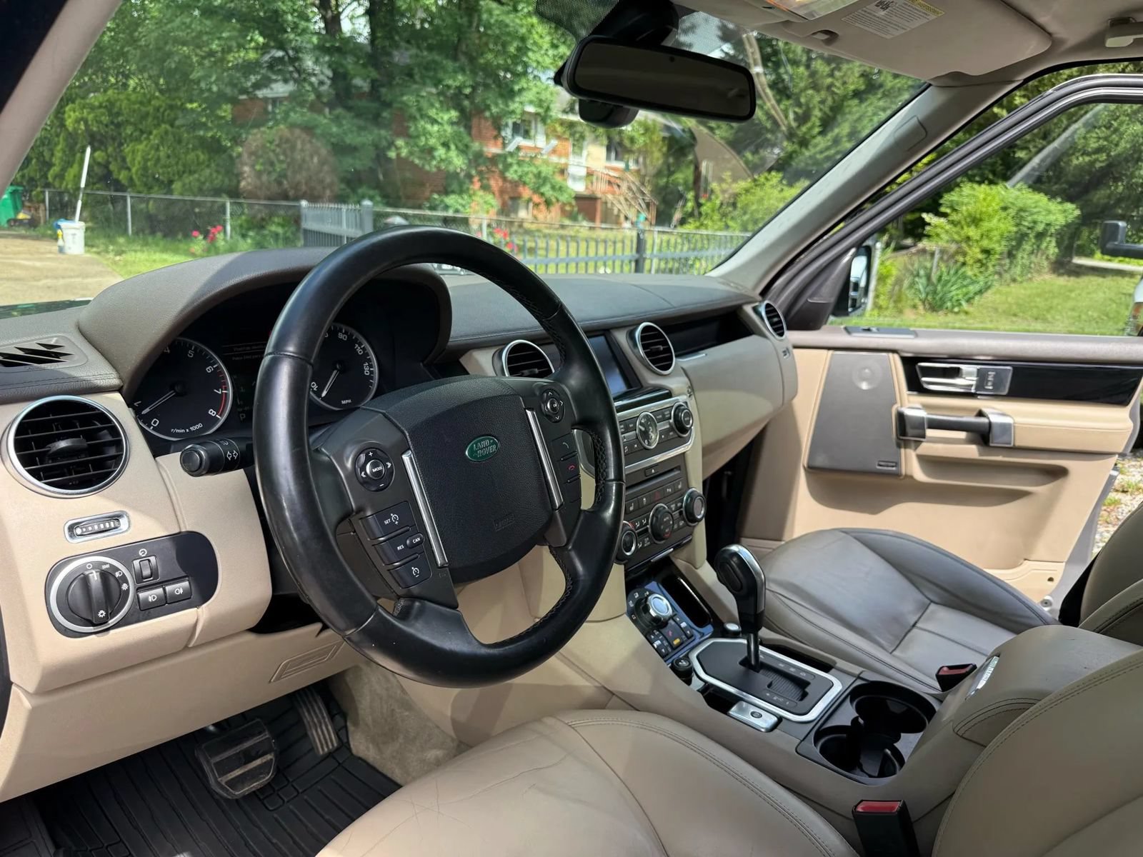 Used 2011 Land Rover LR4 HSE LUX AWD/4WD image 10