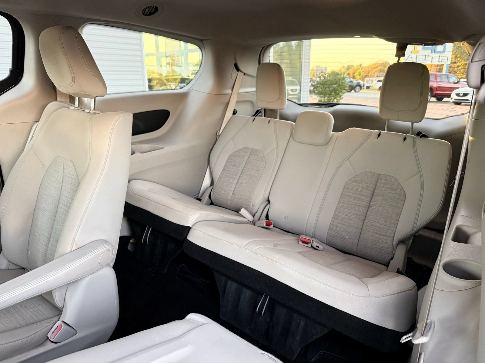 Used 2018 Chrysler Pacifica Touring Plus FWD image 21