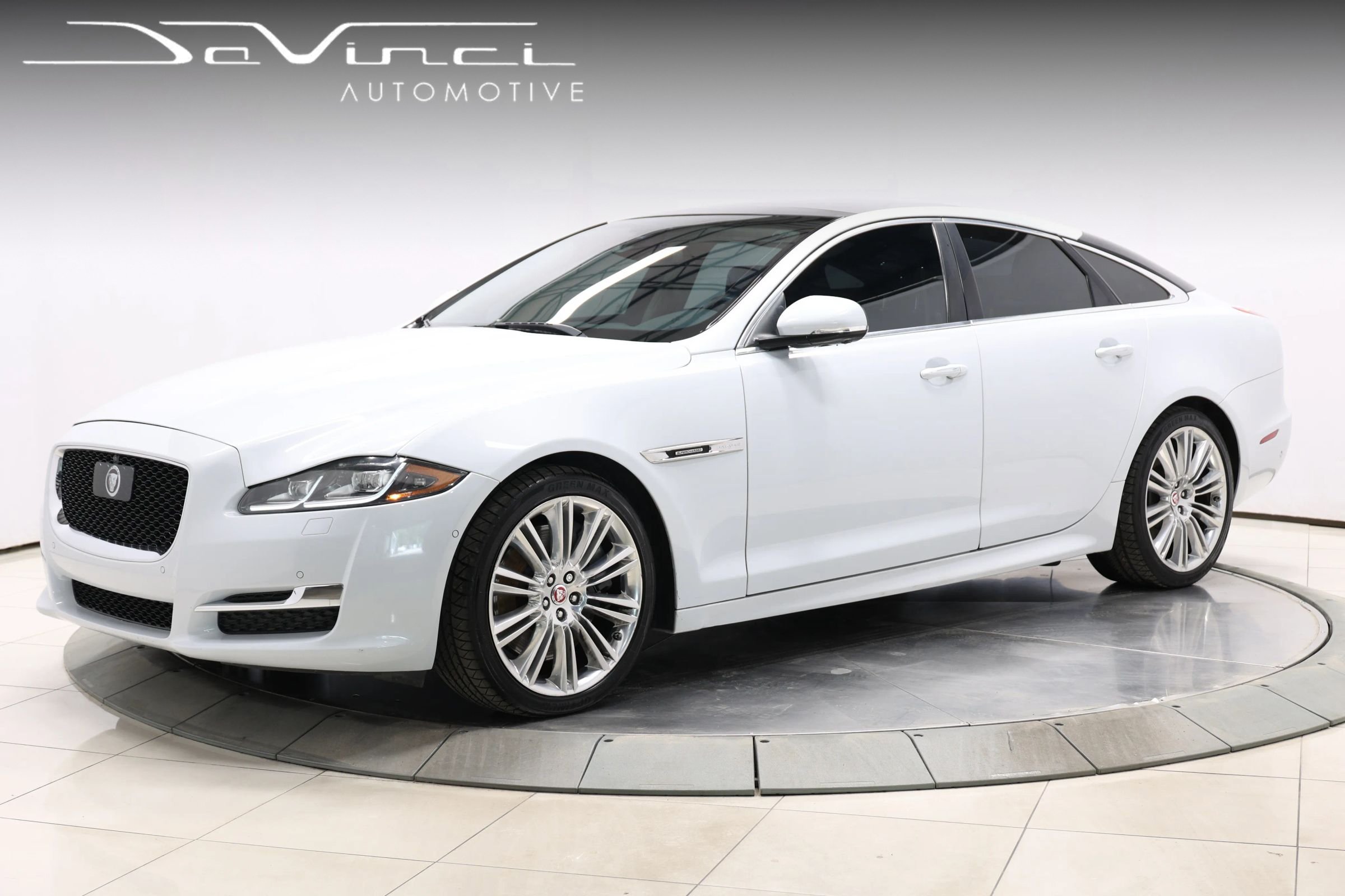 Used 2017 Jaguar XJ Supercharged RWD image 1