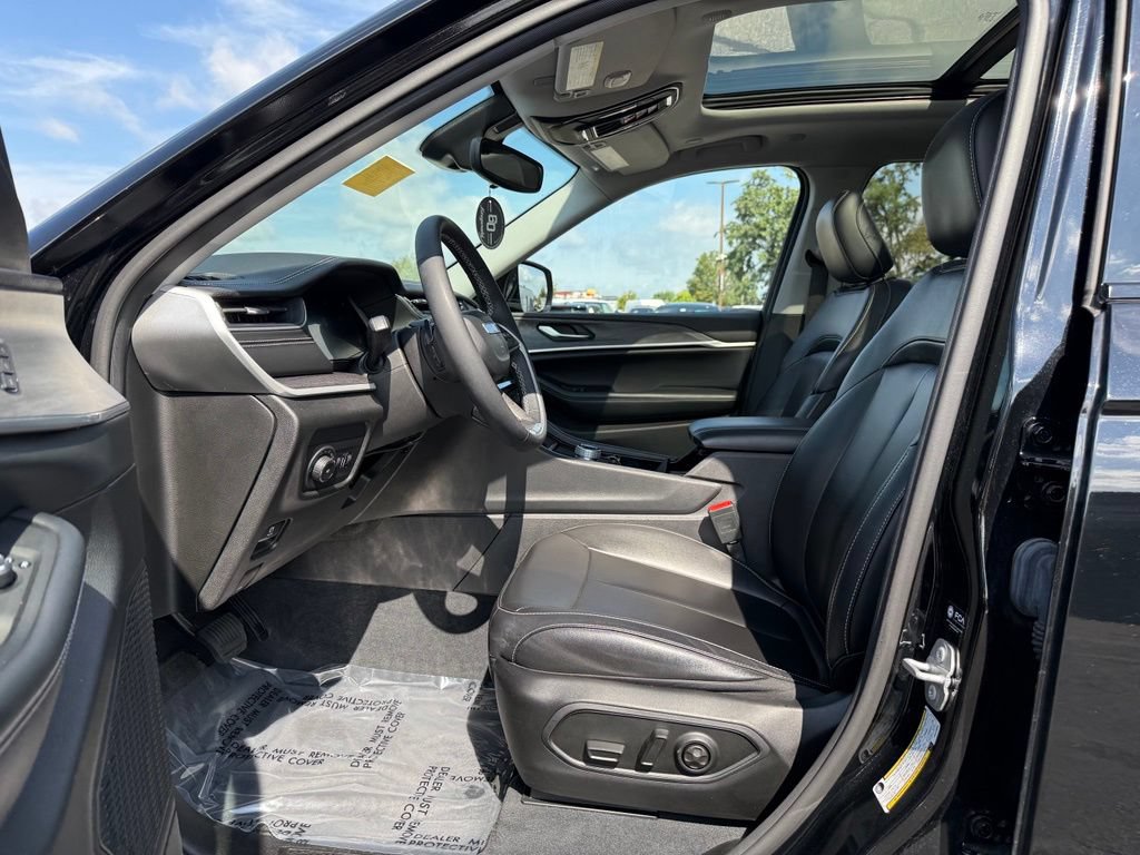 Used 2023 Jeep Grand Cherokee Limited AWD/4WD image 28