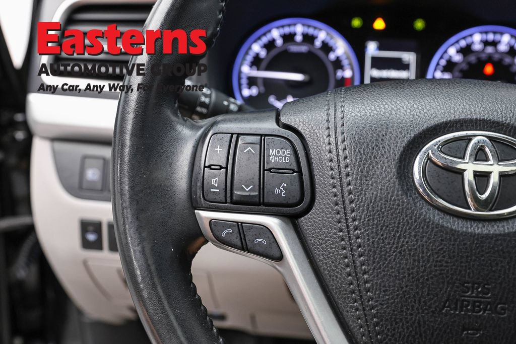 Used 2019 Toyota Highlander XLE AWD/4WD image 15