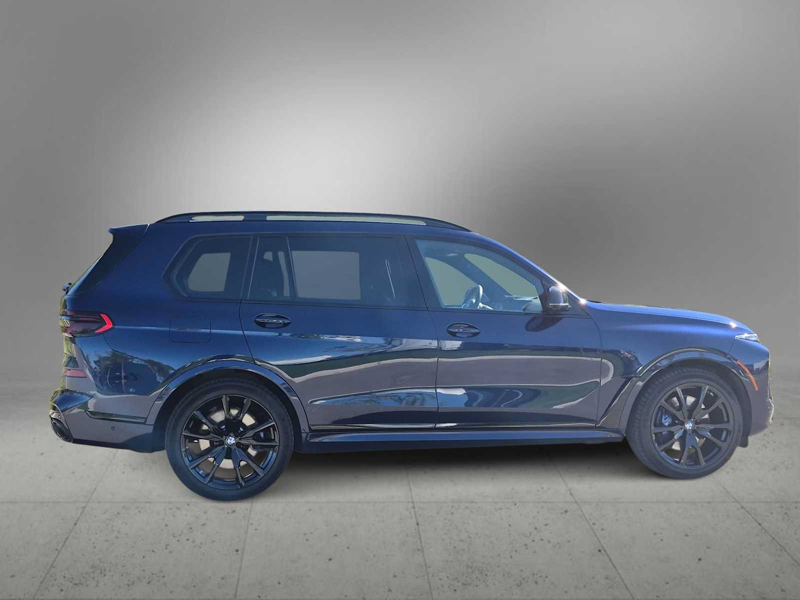 Used 2024 BMW X7 M60i w/ Executive Package AWD/4WD image 5