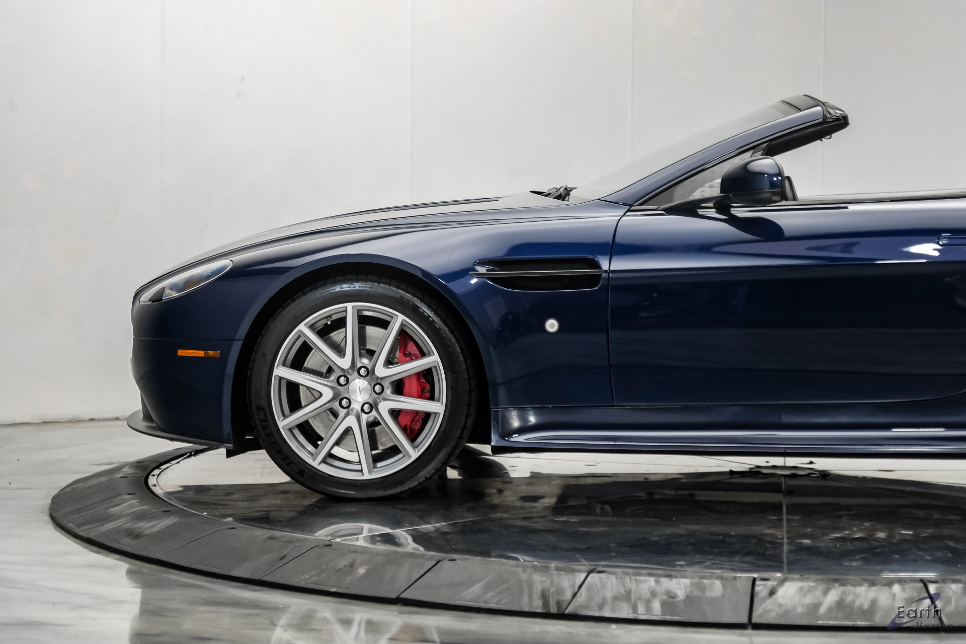 Used 2015 Aston Martin V8 Vantage GT RWD image 11