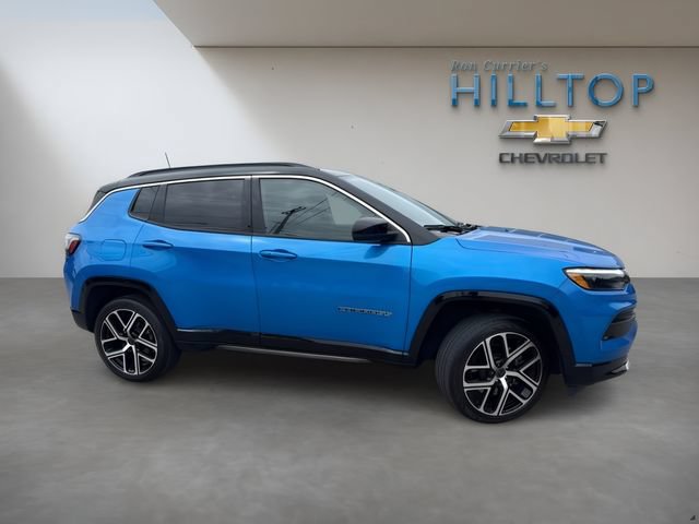 Used 2025 Jeep Compass Limited w/ Elite Group AWD/4WD image 3