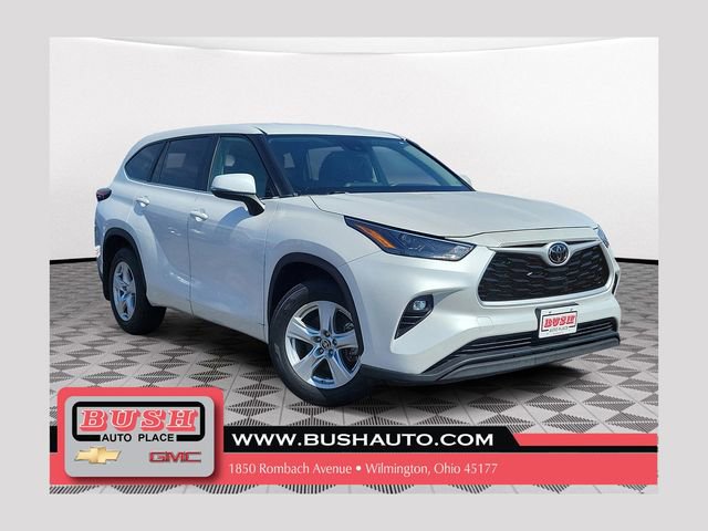 Used 2024 Toyota Highlander LE AWD/4WD image 1