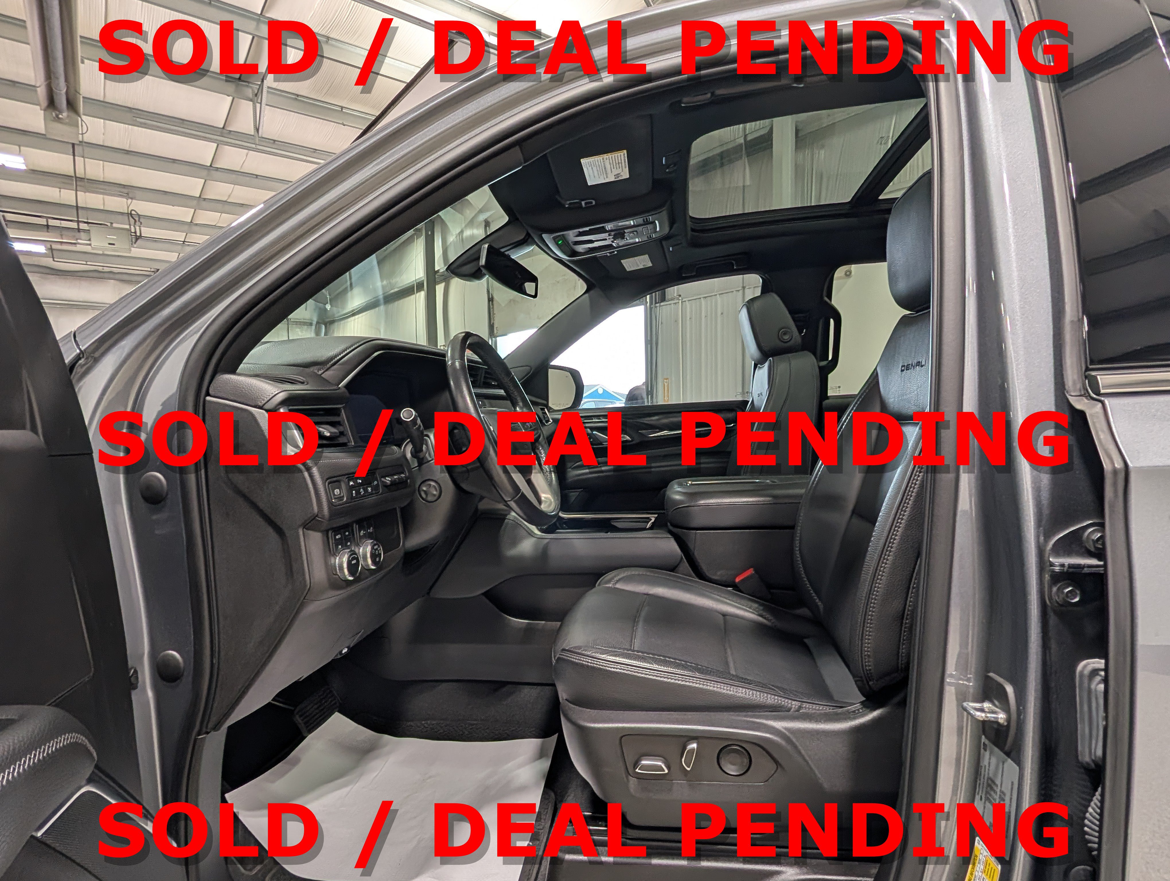 Used 2022 GMC Yukon Denali AWD/4WD image 9