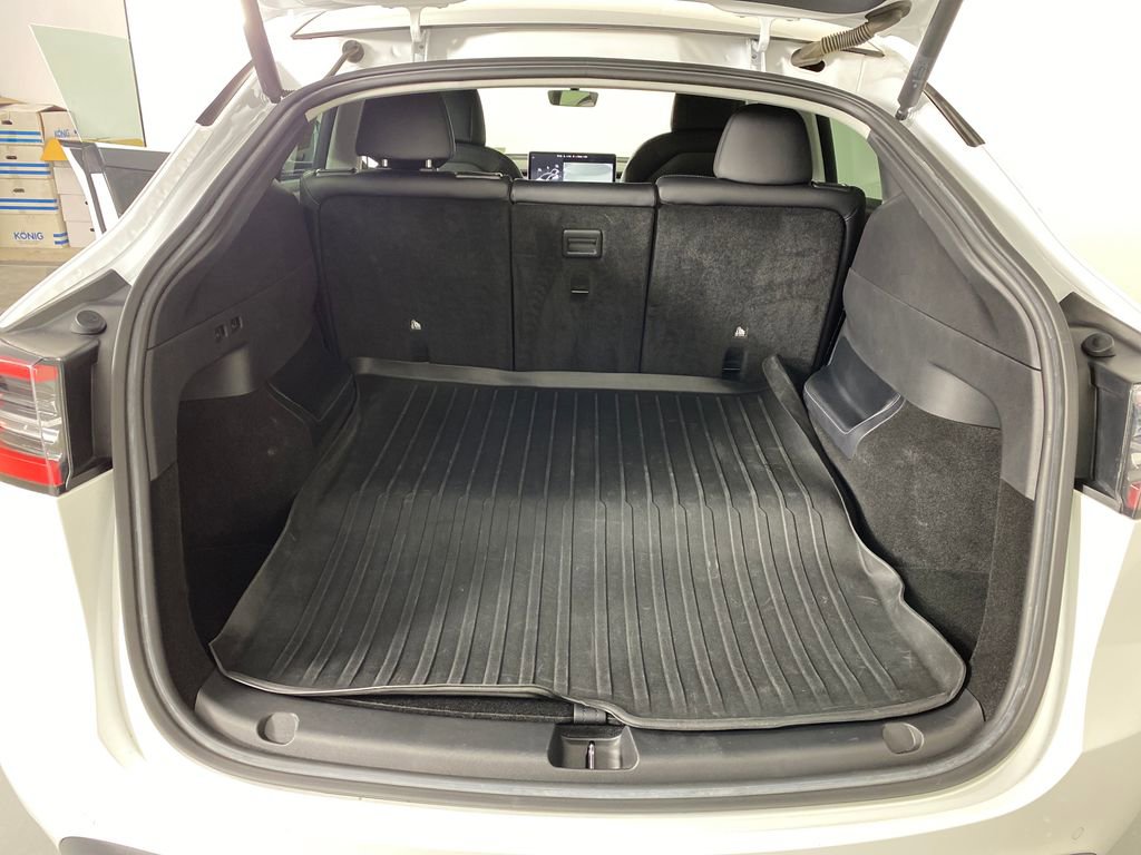 Used 2022 Tesla Model Y Long Range image 25