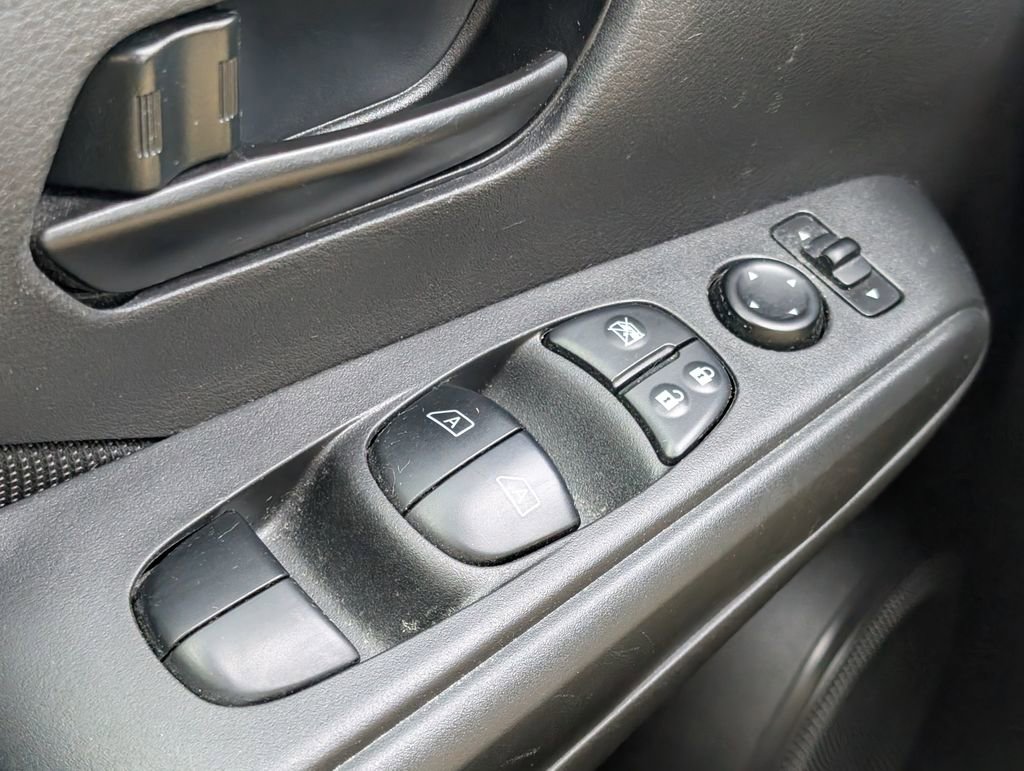 Used 2021 Nissan Kicks S image 13