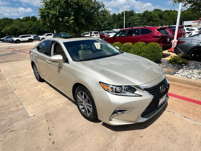 Used 2017 Lexus ES 300h FWD image 4