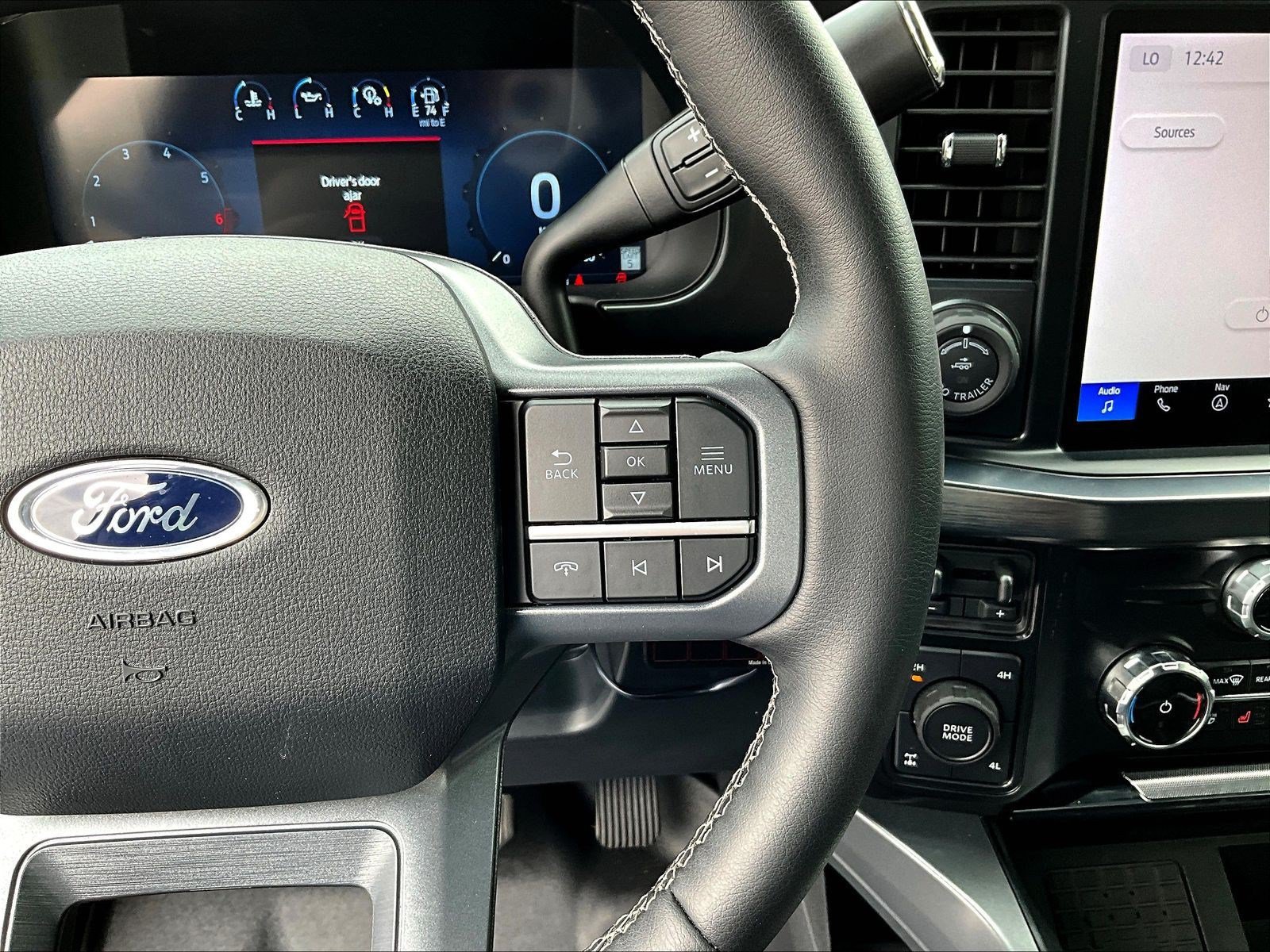 Used 2025 Ford F350 Lariat w/ Lariat Ultimate Package AWD/4WD image 13