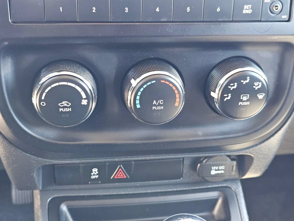 Used 2015 Jeep Patriot Sport w/ Power Value Group AWD/4WD image 28