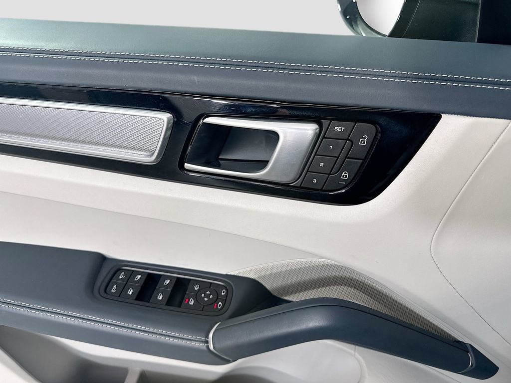 Certified 2023 Porsche Cayenne Platinum Edition AWD/4WD image 20