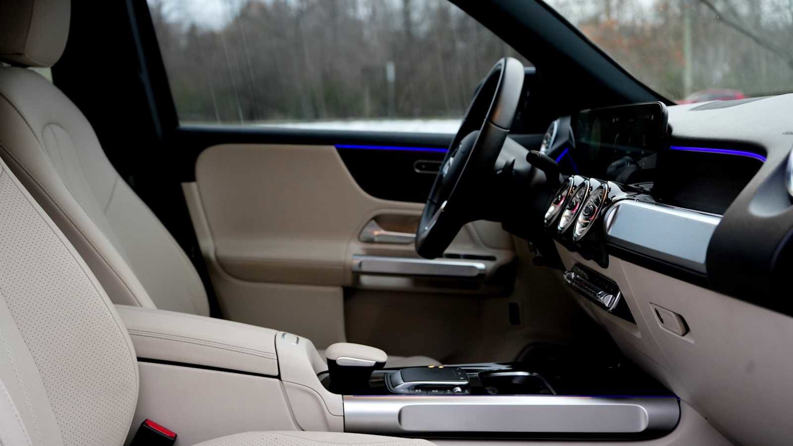 Certified 2022 Mercedes-Benz EQB 300 4MATIC w/ Exclusive Package image 39