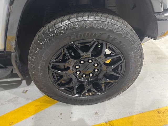 Certified 2025 GMC Hummer EV 2X image 40