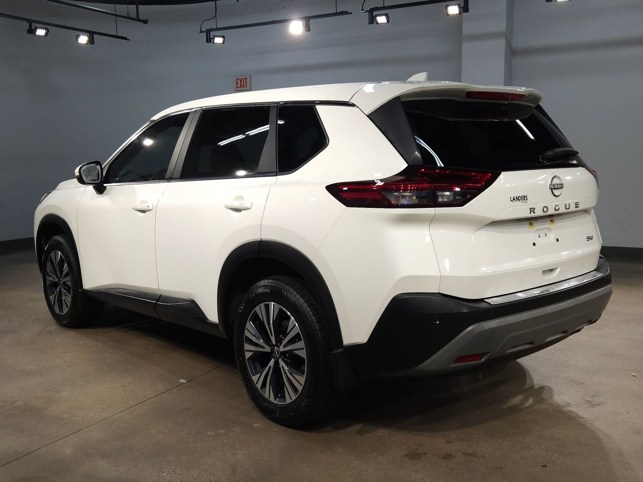 Used 2023 Nissan Rogue SV image 5