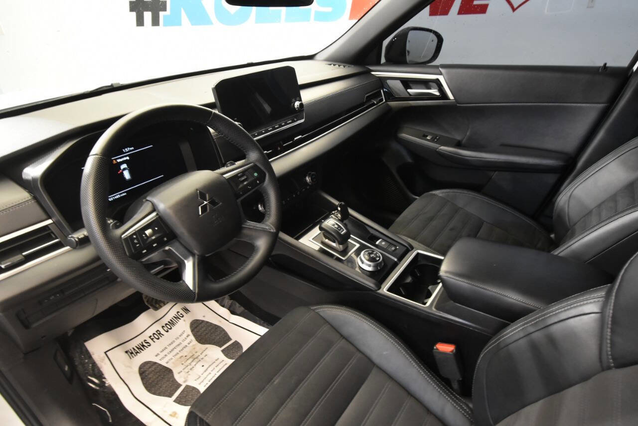 Used 2023 Mitsubishi Outlander SE Black Edition image 11